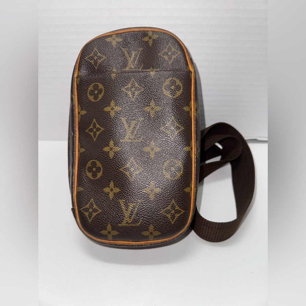 LOUIS VUITTON Monogram Pochette Gange